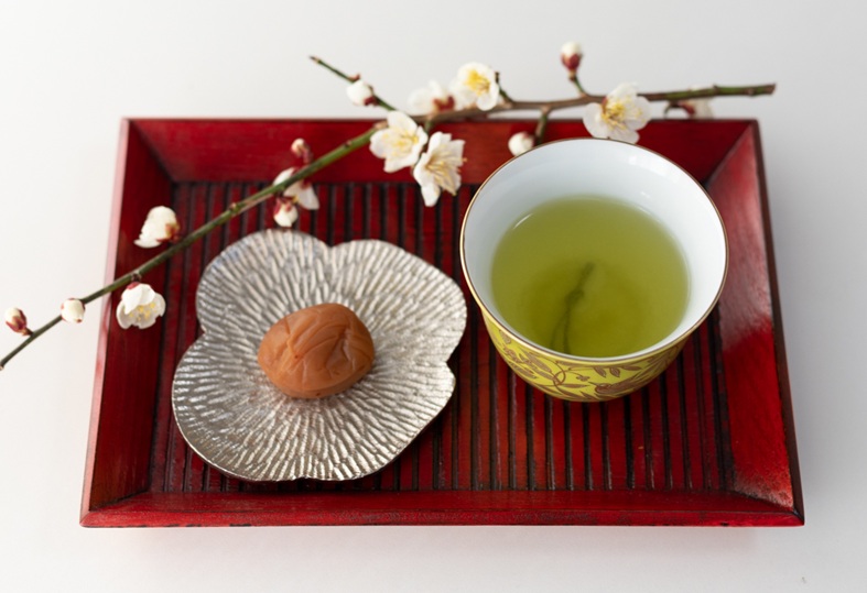 南高梅「金のハネムーン6粒」で贈る黄金の祝福 〜 新年の寿ぎを彩る、最上級の縁起物お年賀 ～